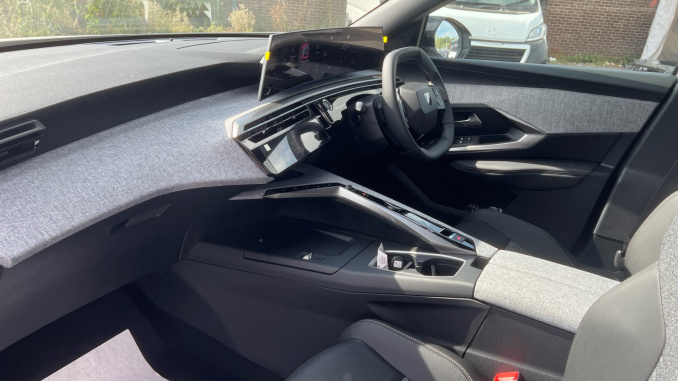 Peugeot 3008 157kW Allure 73kWh 5dr Auto Electric Estate - Image 9